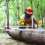 Lightweight portable chainsaw mill